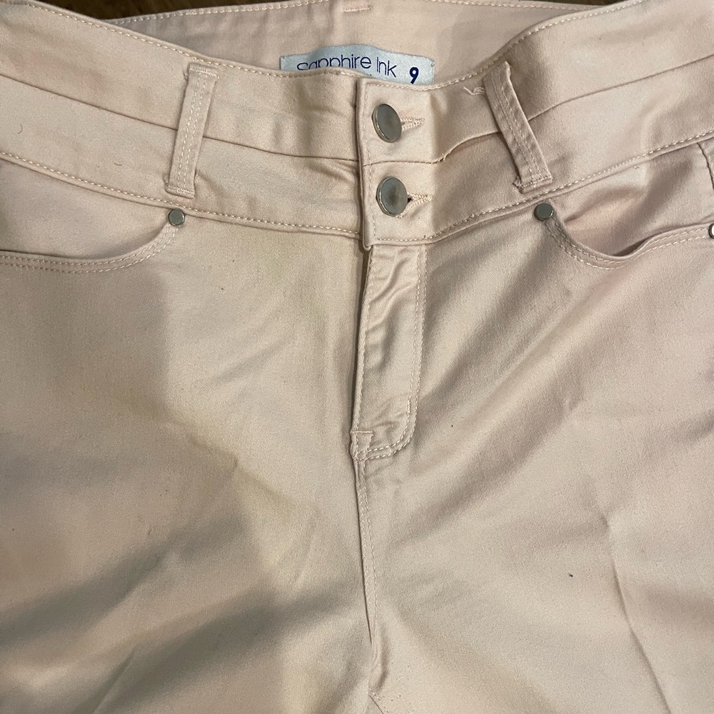 Skinny jeans with tapered ankles.